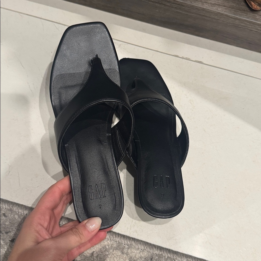 GAP Women's Elegant Black Sandals
